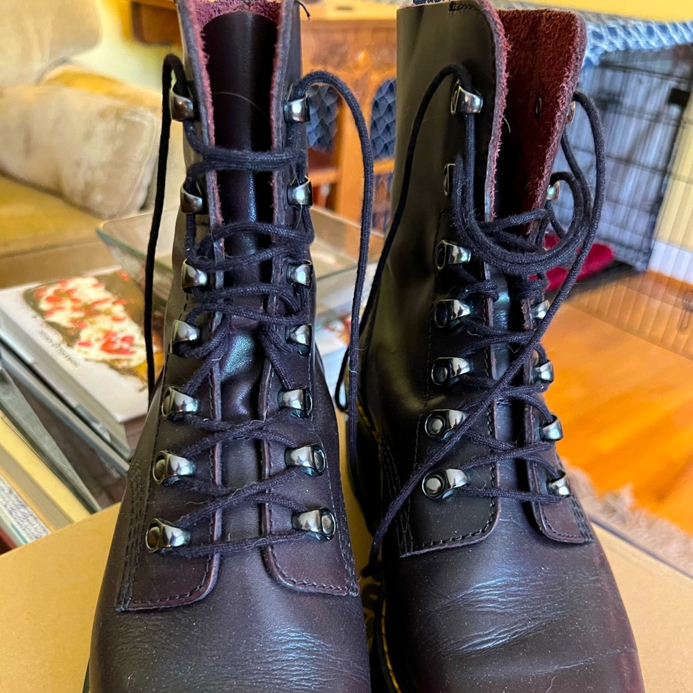 Dr. Martins Leona Women’s Vintage Smooth Leather Boots - Size 9. - Picture 1 of 7